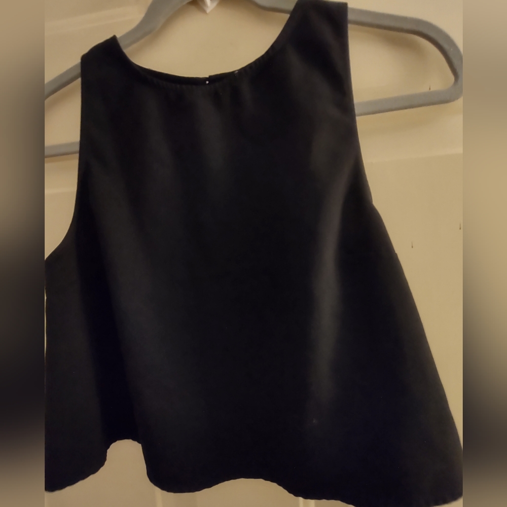 FOREVER 21 WOMAN'S SIZE SMALL BLACK CROP TOP